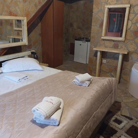 Vip Kalavrita Apartment Bagian luar foto