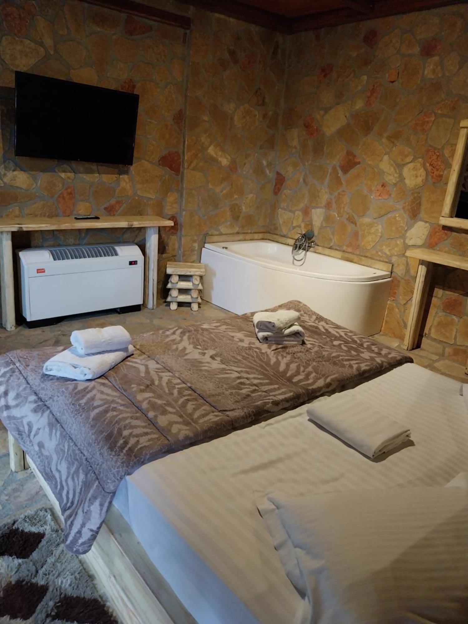 Vip Kalavrita Apartment Bagian luar foto