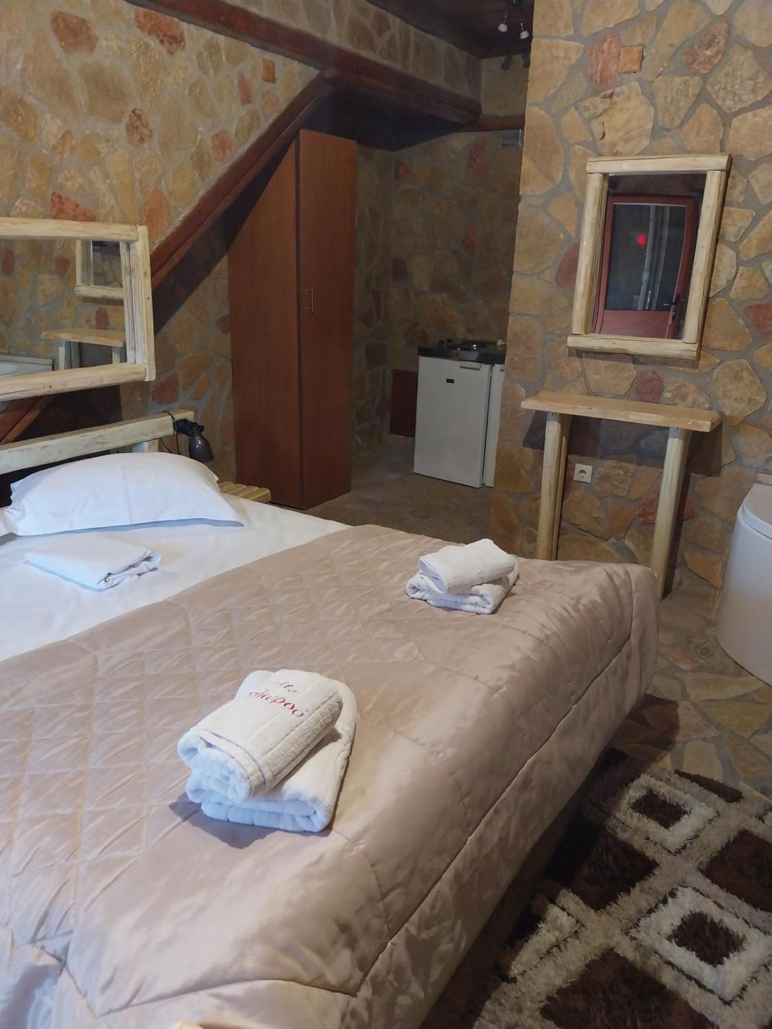 Vip Kalavrita Apartment Bagian luar foto