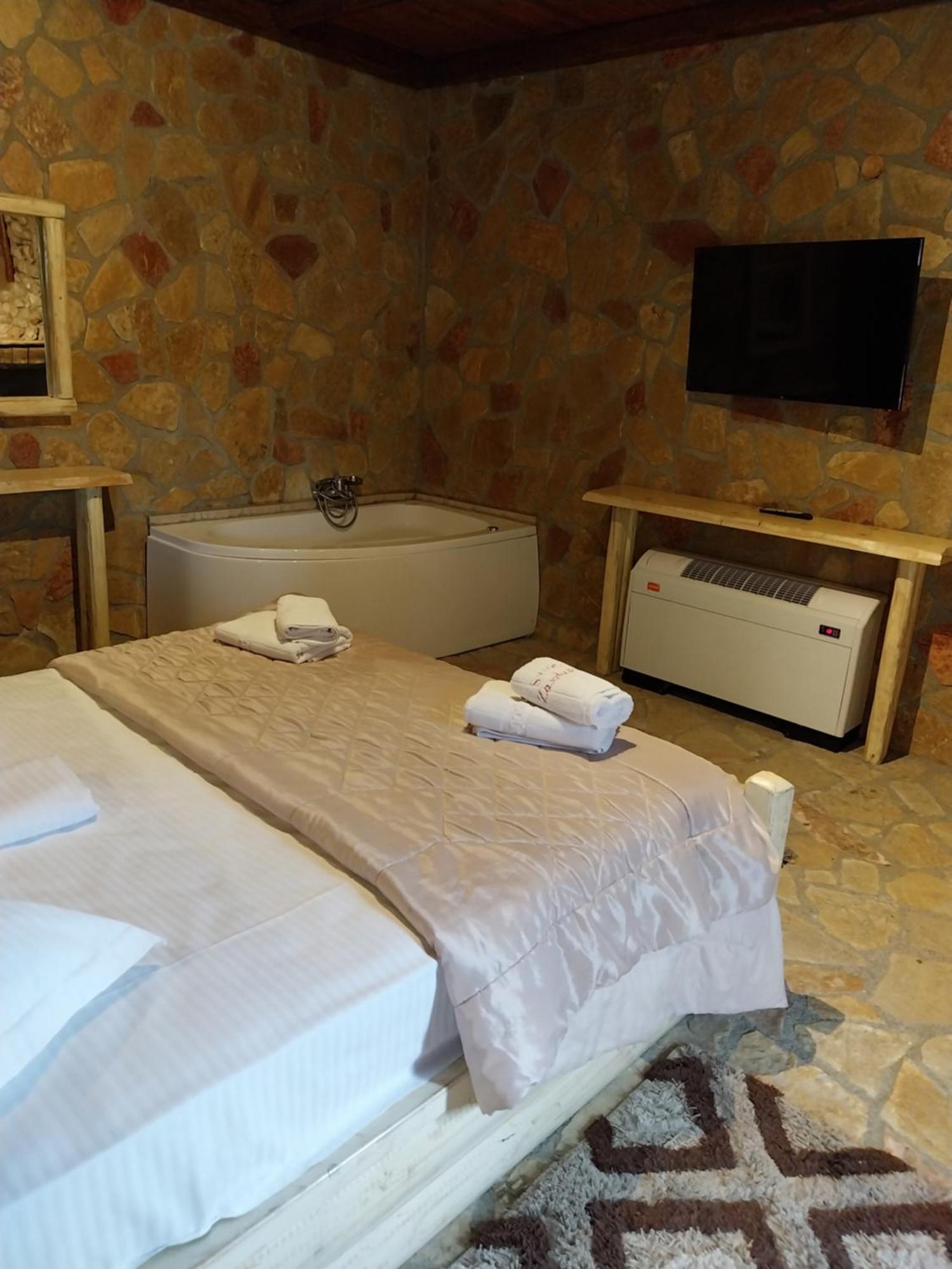 Vip Kalavrita Apartment Bagian luar foto